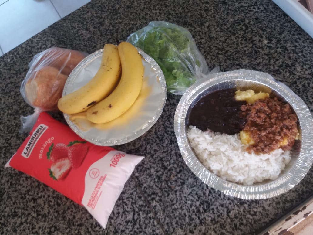 Rede Municipal de Ensino proporciona merenda escolar em forma de marmitas nas escolas